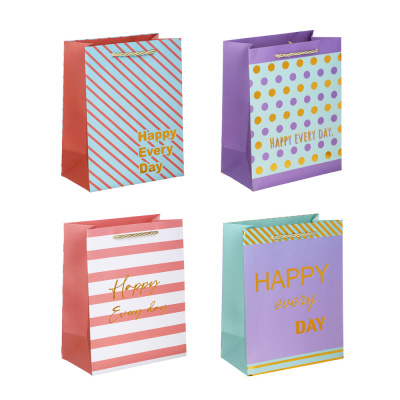 Пакет подарочный из высококач. бумаги с фольгир. слоем, 23х18х10 см, 210 г., 4 диз, арт.1 (12/12)