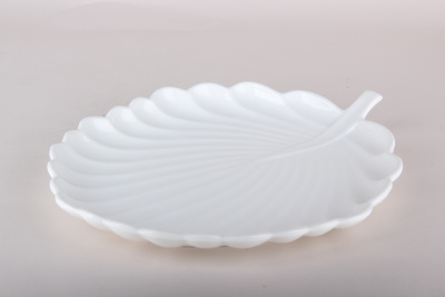 Блюдо 31х24х2.5см фарф. (6/24)