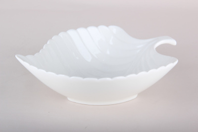 Блюдо 23х17х7см фарф. (6/24)