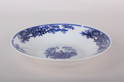 Тарелка 20см 450мл "У колодца" суповая фарф. (12/48)