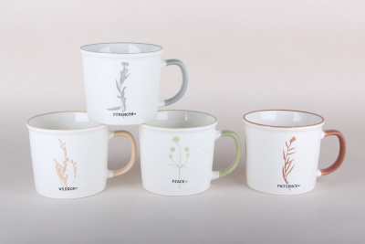 Кружка 380мл микс (4диз) фарф (12/72)