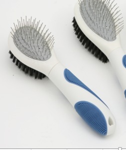 Расческа-пуходёрка двухстор. д/животных "ЛАПУСИКИ",кол.БРО,прорез.ручка,цв.бел./гол.,6*20.5см(1/12)